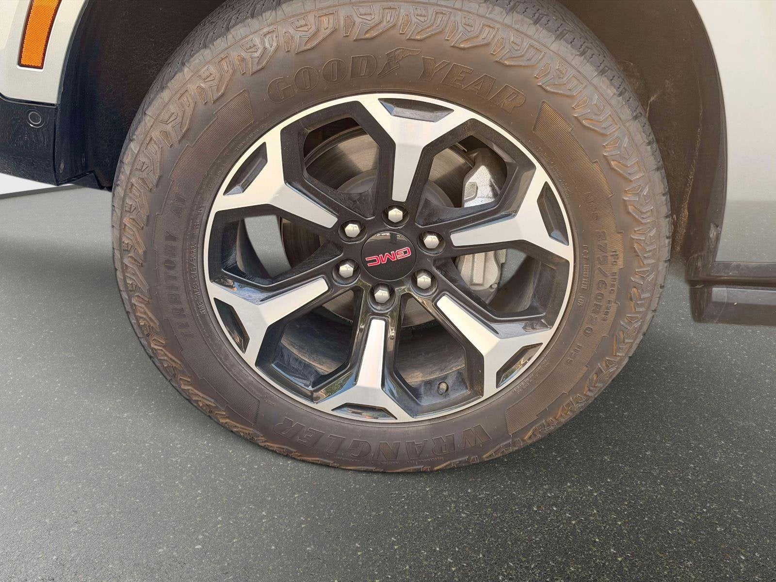 2025 GMC Yukon AT4