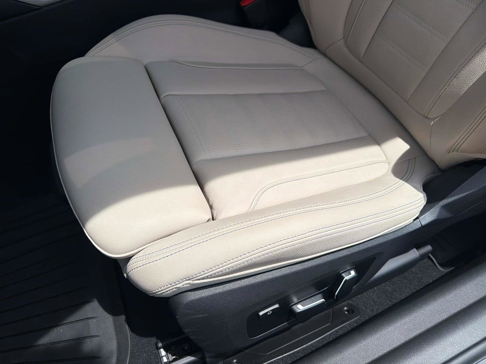 2025 BMW 230i 230i