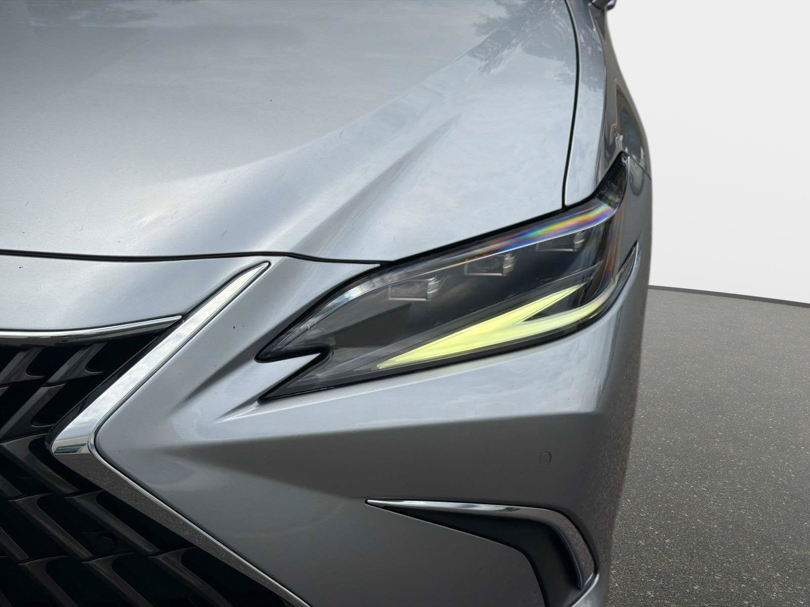 2022 Lexus ES 300h Ultra Luxury