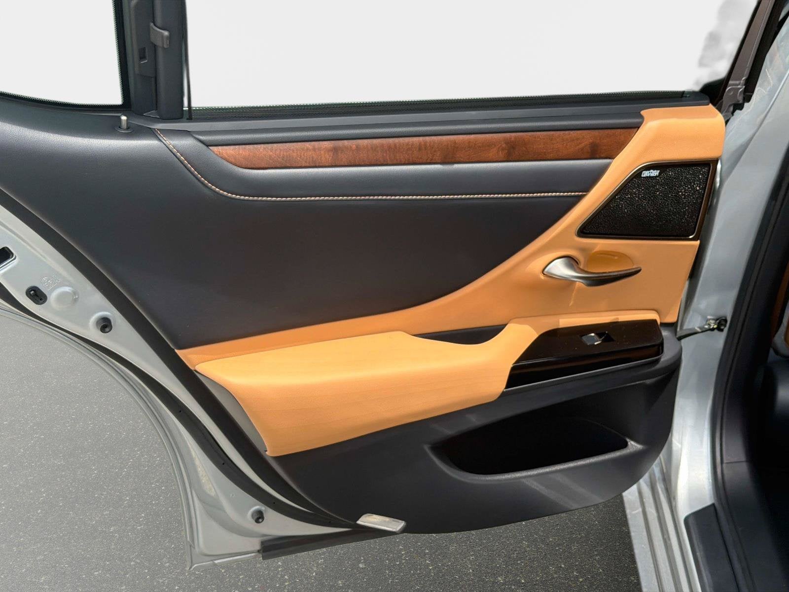 2022 Lexus ES 300h Ultra Luxury