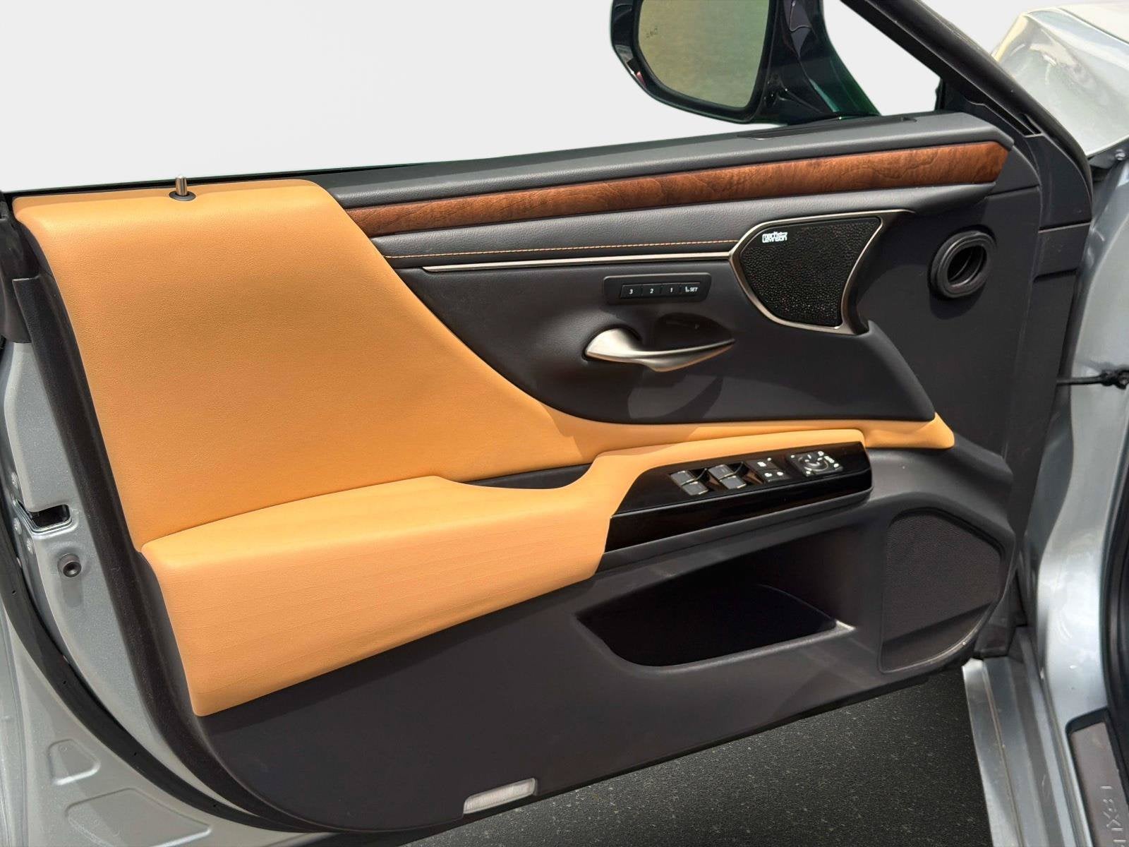 2022 Lexus ES 300h Ultra Luxury