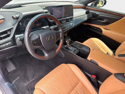2022 Lexus ES 300h Ultra Luxury