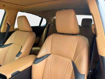 2022 Lexus ES 300h Ultra Luxury