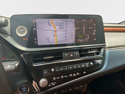 2022 Lexus ES 300h Ultra Luxury