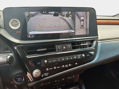 2022 Lexus ES 300h Ultra Luxury