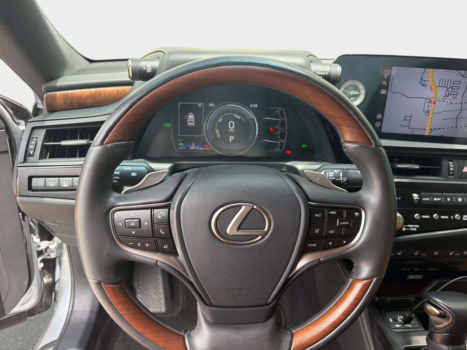 2022 Lexus ES 300h Ultra Luxury