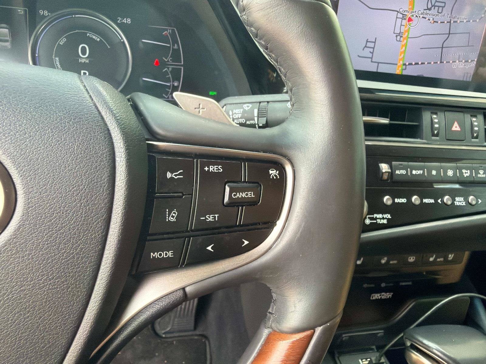 2022 Lexus ES 300h Ultra Luxury