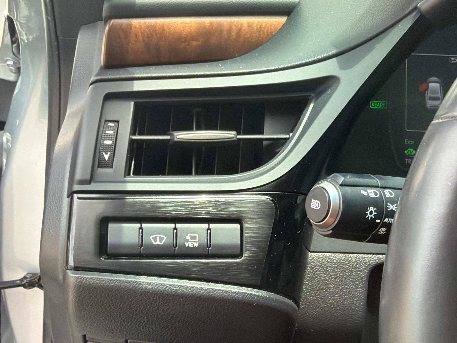 2022 Lexus ES 300h Ultra Luxury