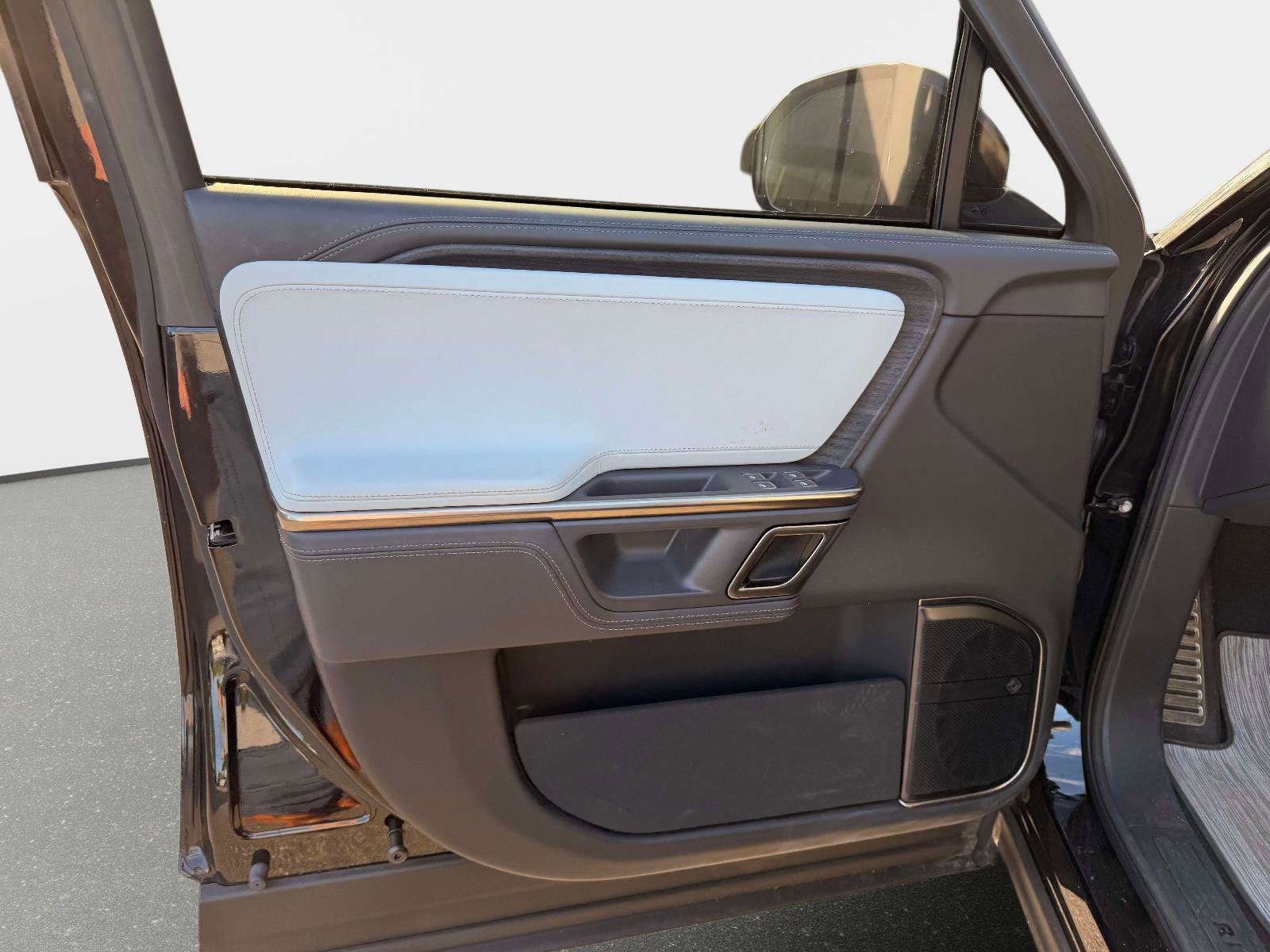 2023 Rivian R1S Adventure