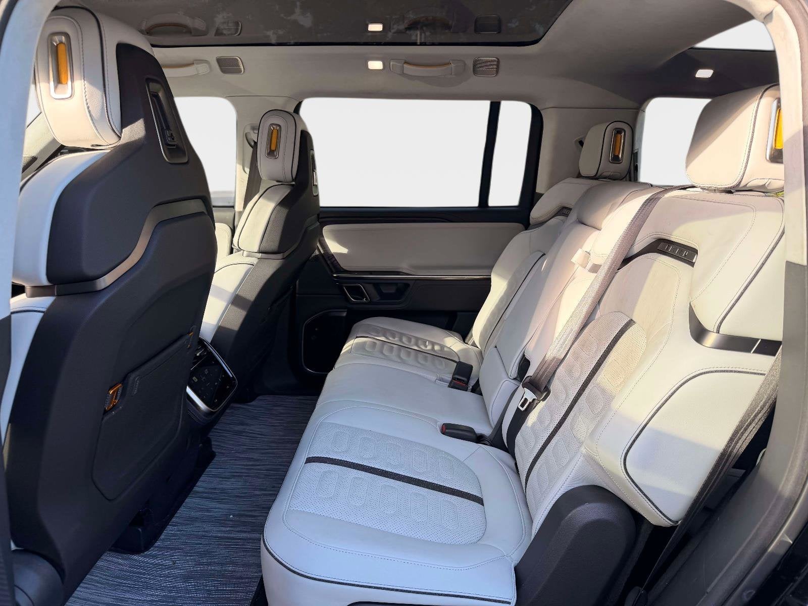 2023 Rivian R1S Adventure