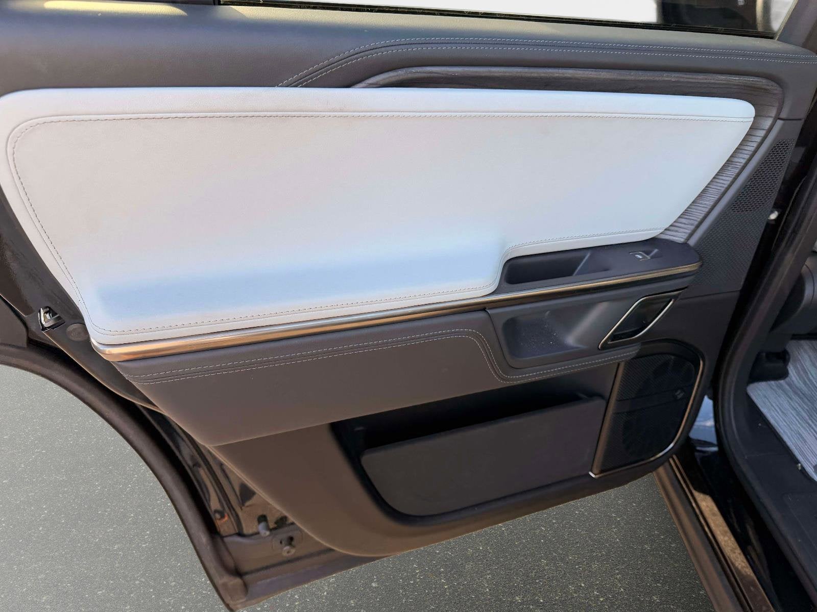 2023 Rivian R1S Adventure