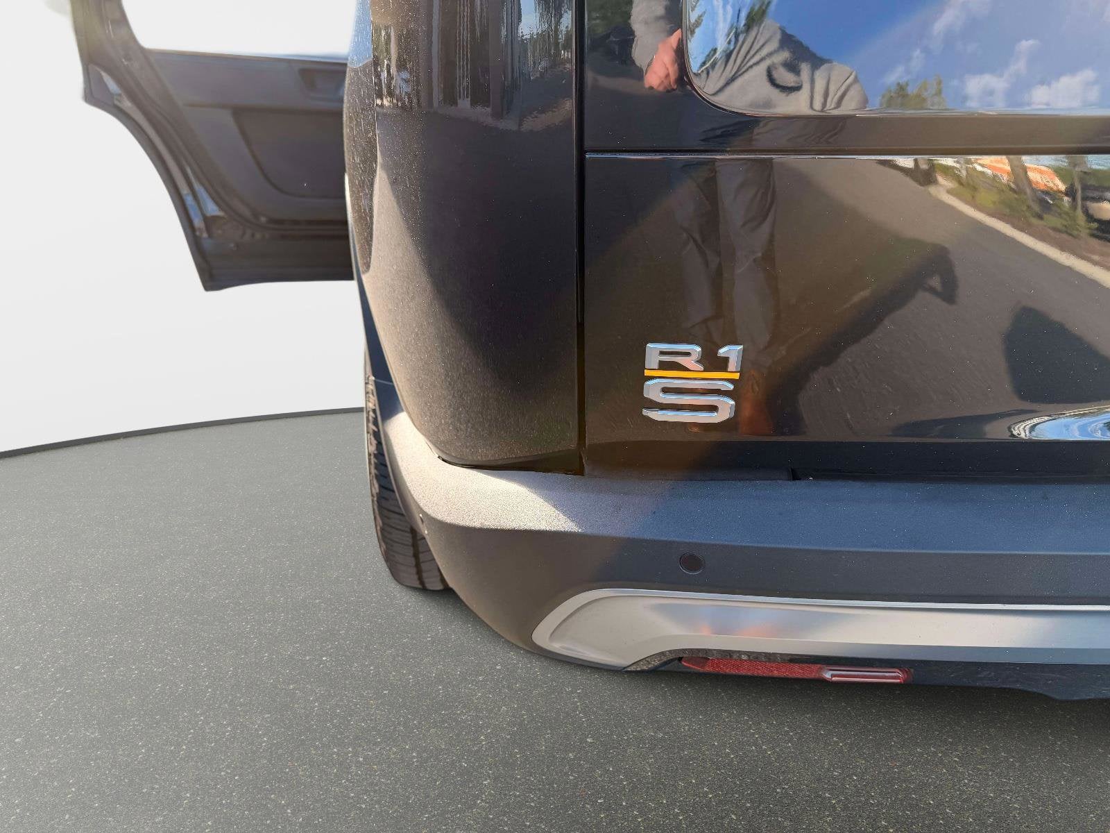 2023 Rivian R1S Adventure