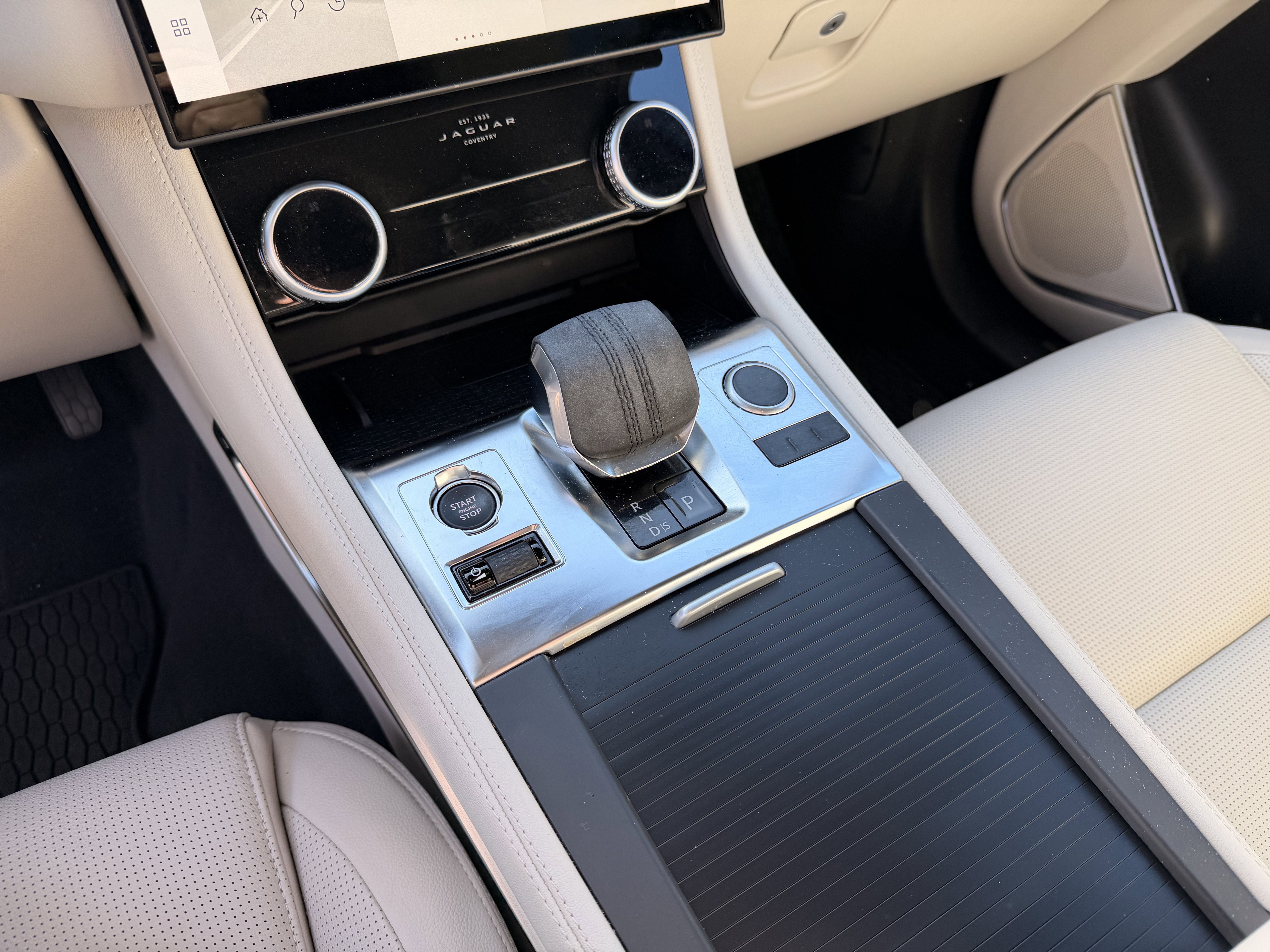 2025 Jaguar F-PACE P250 R-Dynamic S