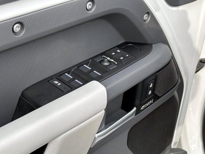 2025 Land Rover Defender 110 X-Dynamic SE