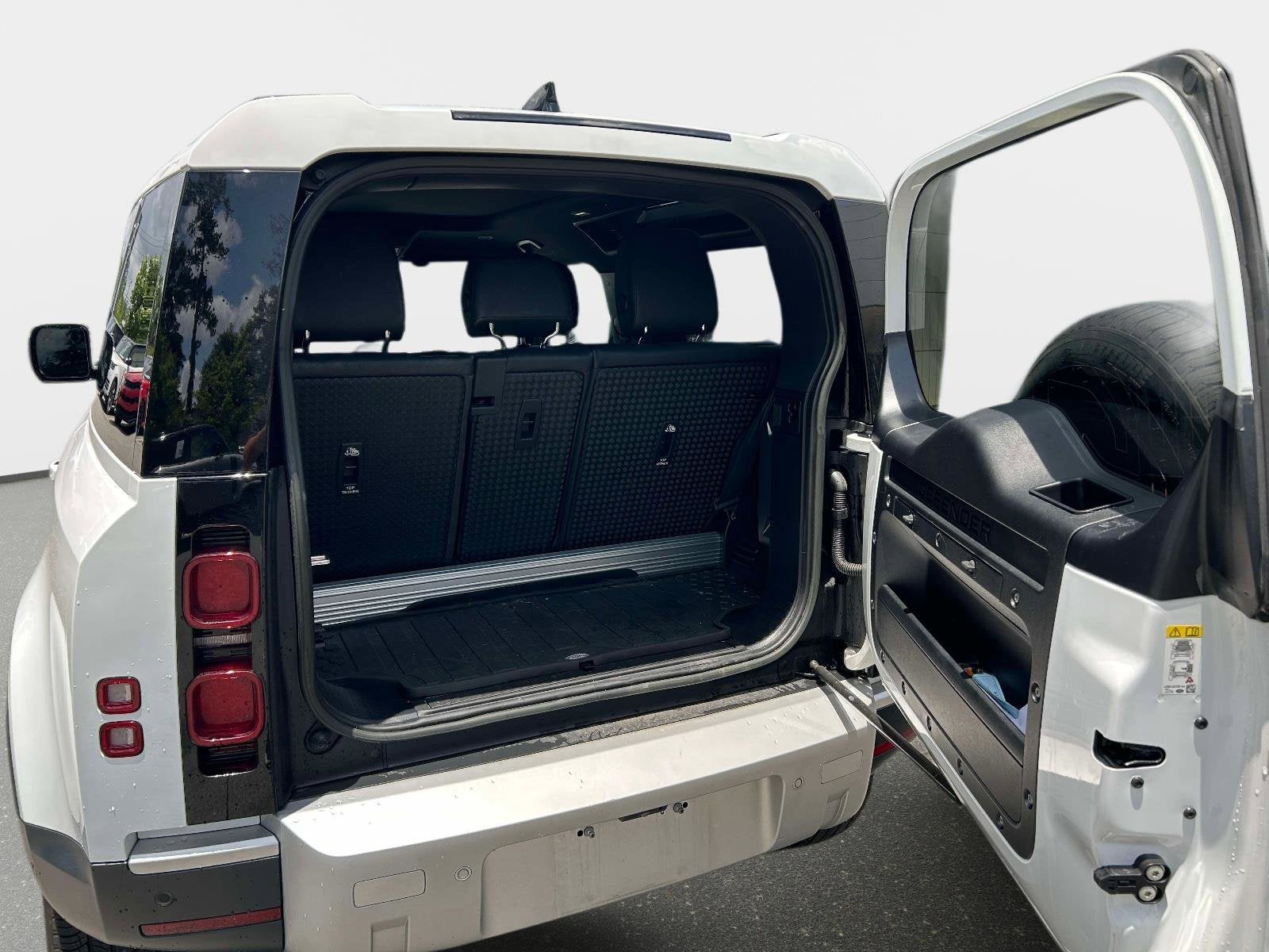 2023 Land Rover Defender 90 S