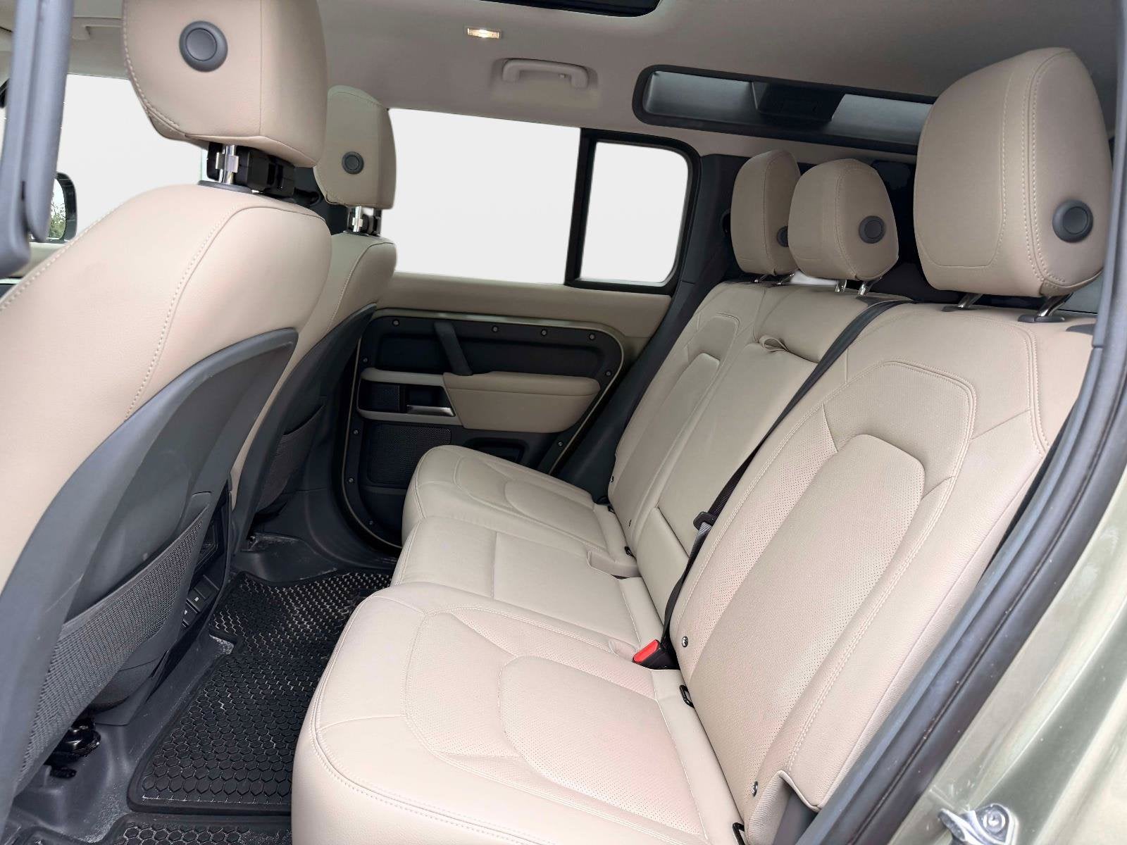 2023 Land Rover Defender 110 SE