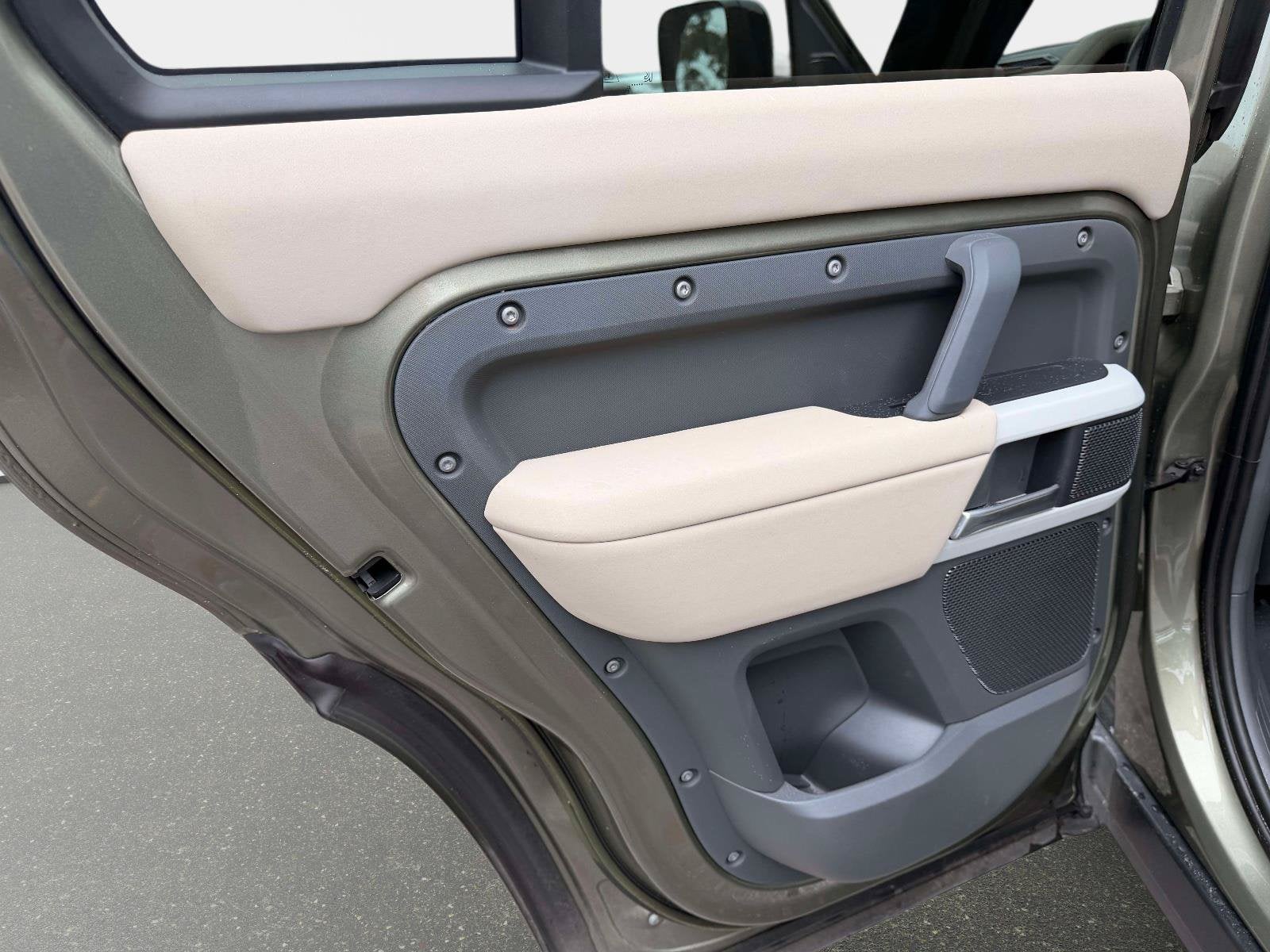 2023 Land Rover Defender 110 SE