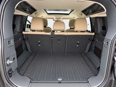 2023 Land Rover Defender 110 SE