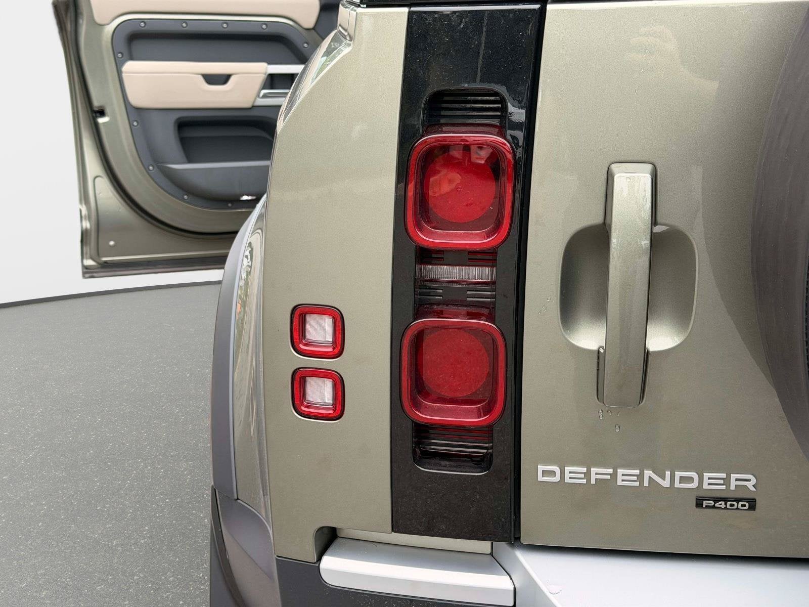 2023 Land Rover Defender 110 SE