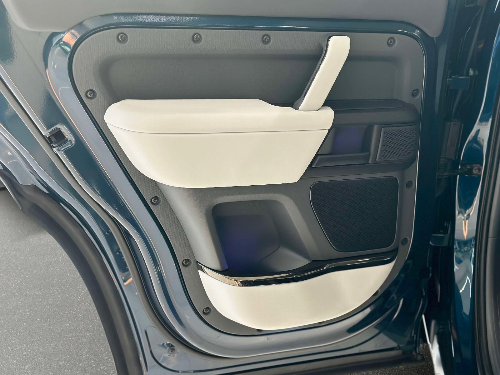 2026 Land Rover Defender OCTA