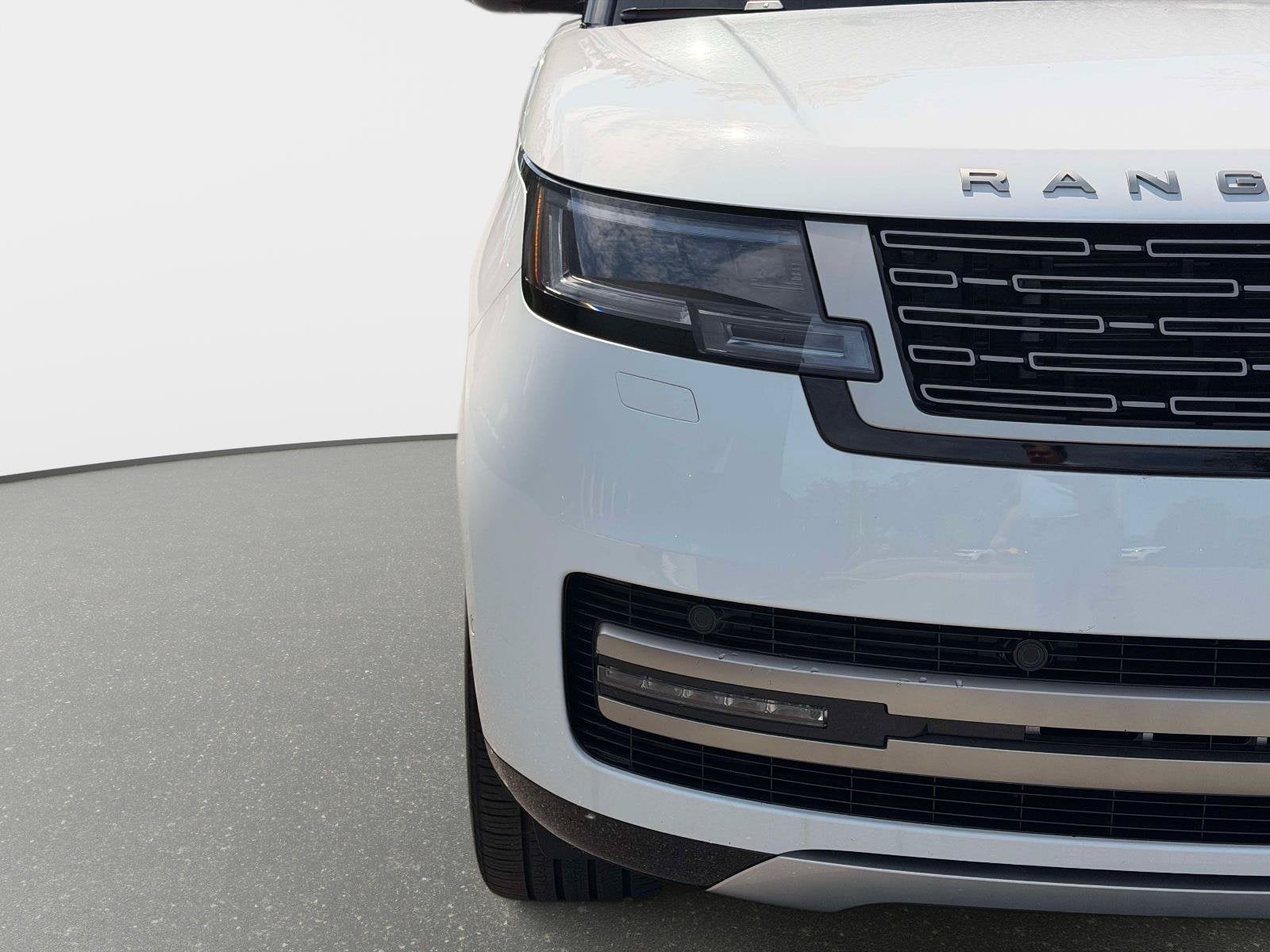 2025 Land Rover Range Rover Plug-In Hybrid SE