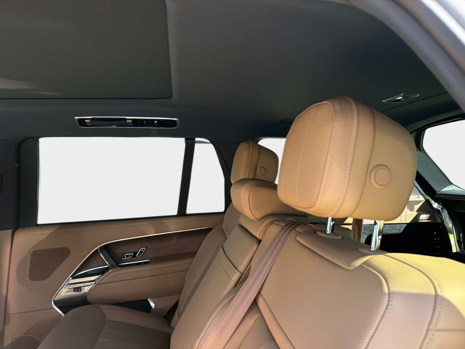 2025 Land Rover Range Rover P530 SE LWB 7 Seat