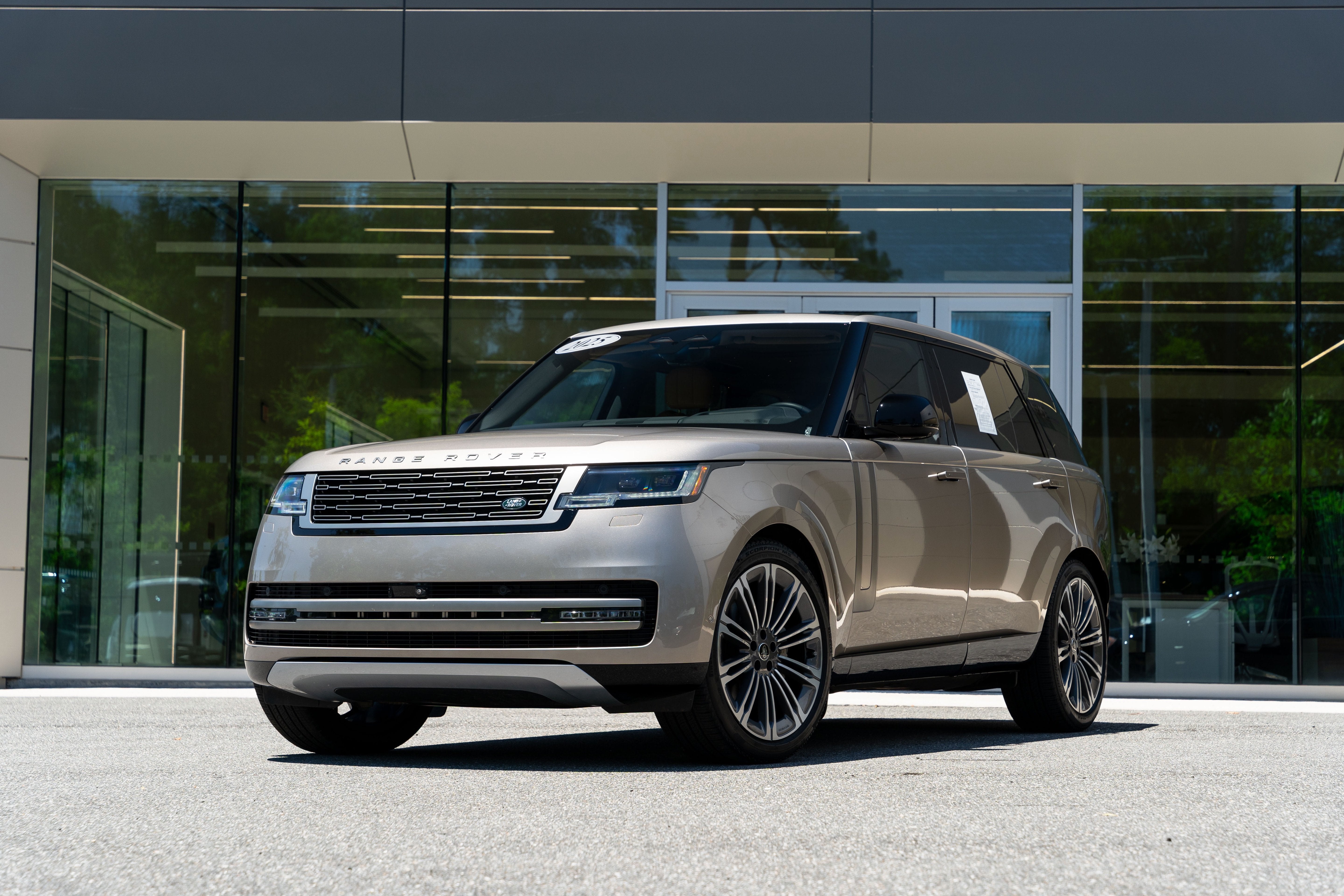2025 Land Rover Range Rover SE LWB 7 Seat