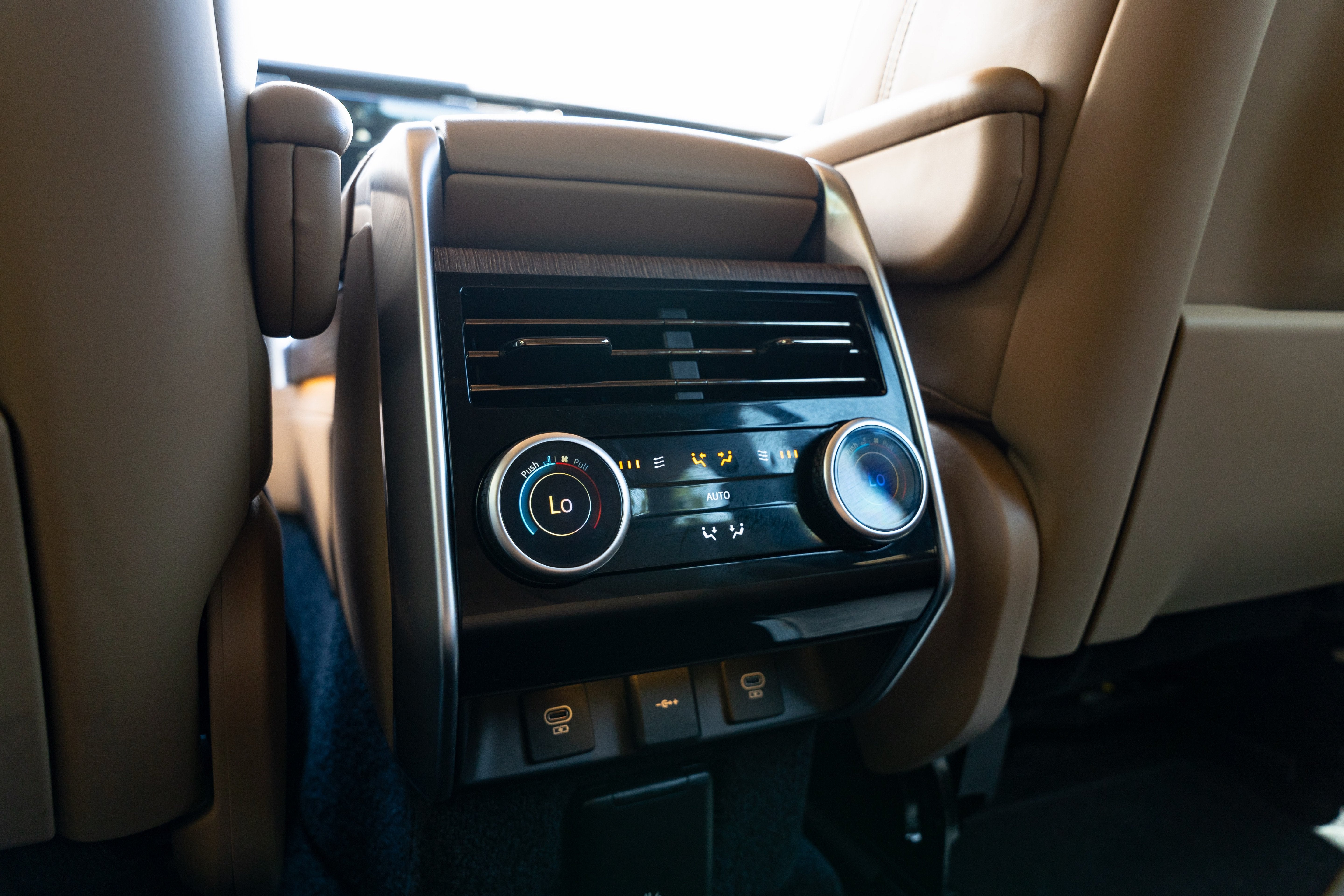 2025 Land Rover Range Rover SE LWB 7 Seat