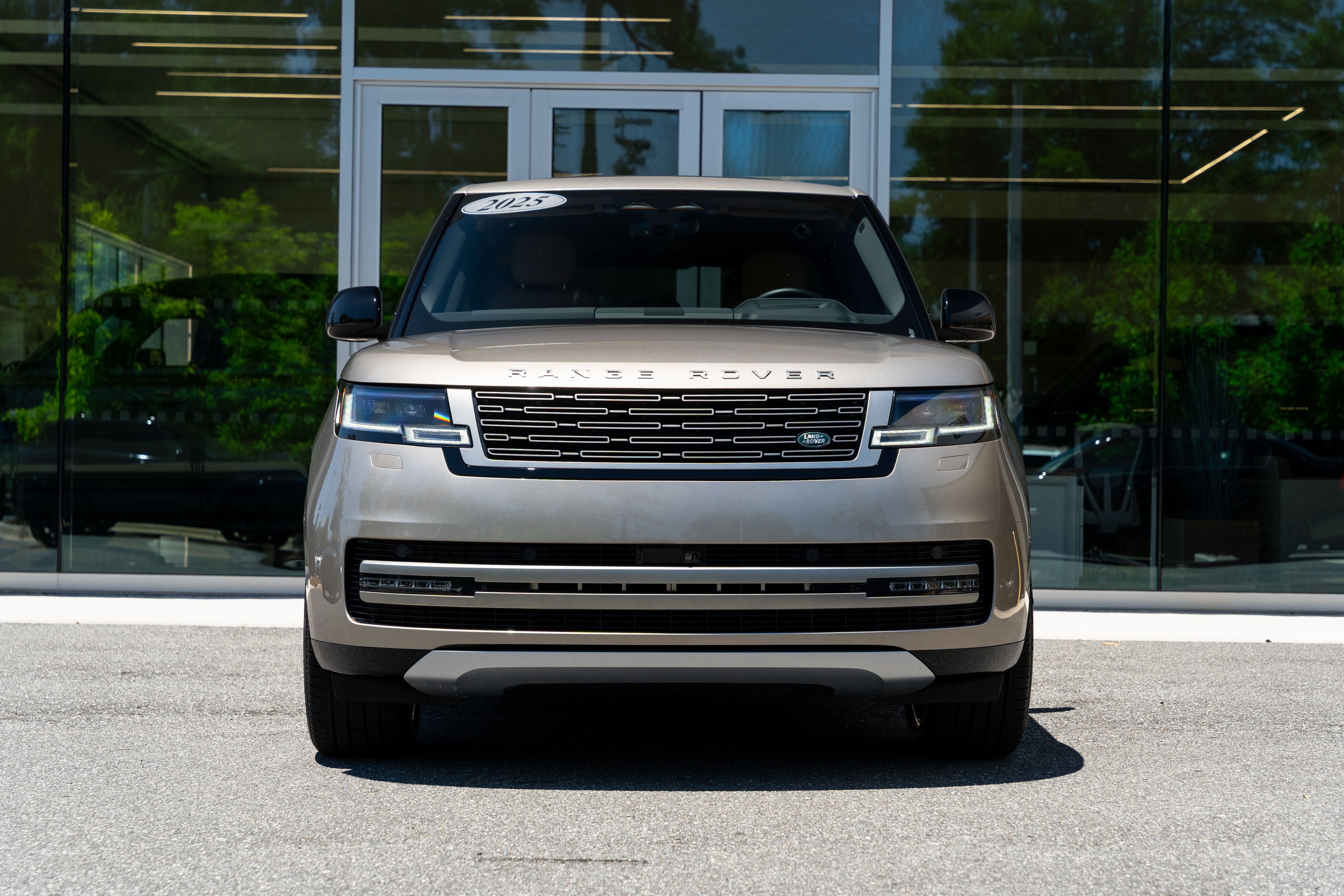 2025 Land Rover Range Rover SE LWB 7 Seat