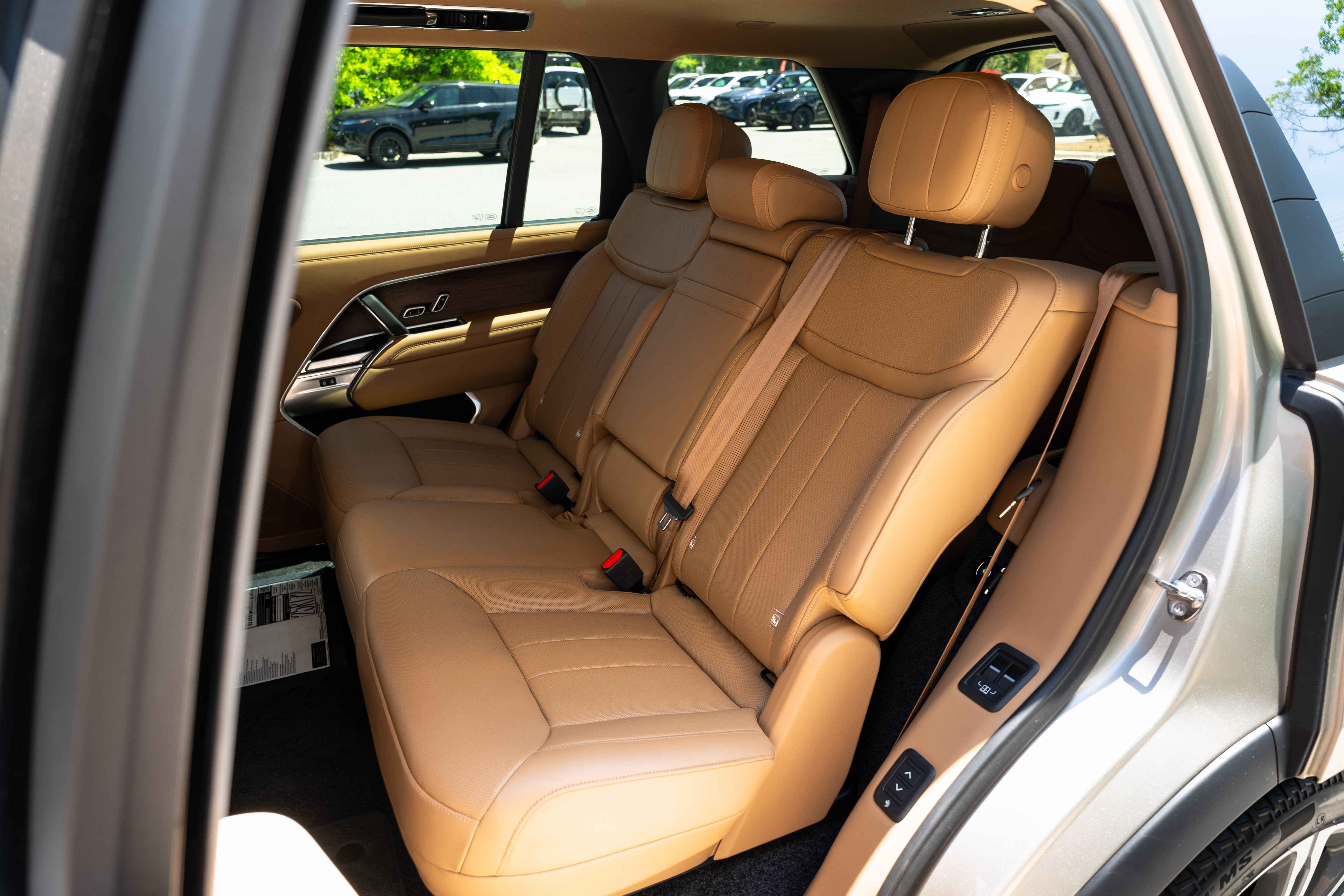 2025 Land Rover Range Rover SE LWB 7 Seat