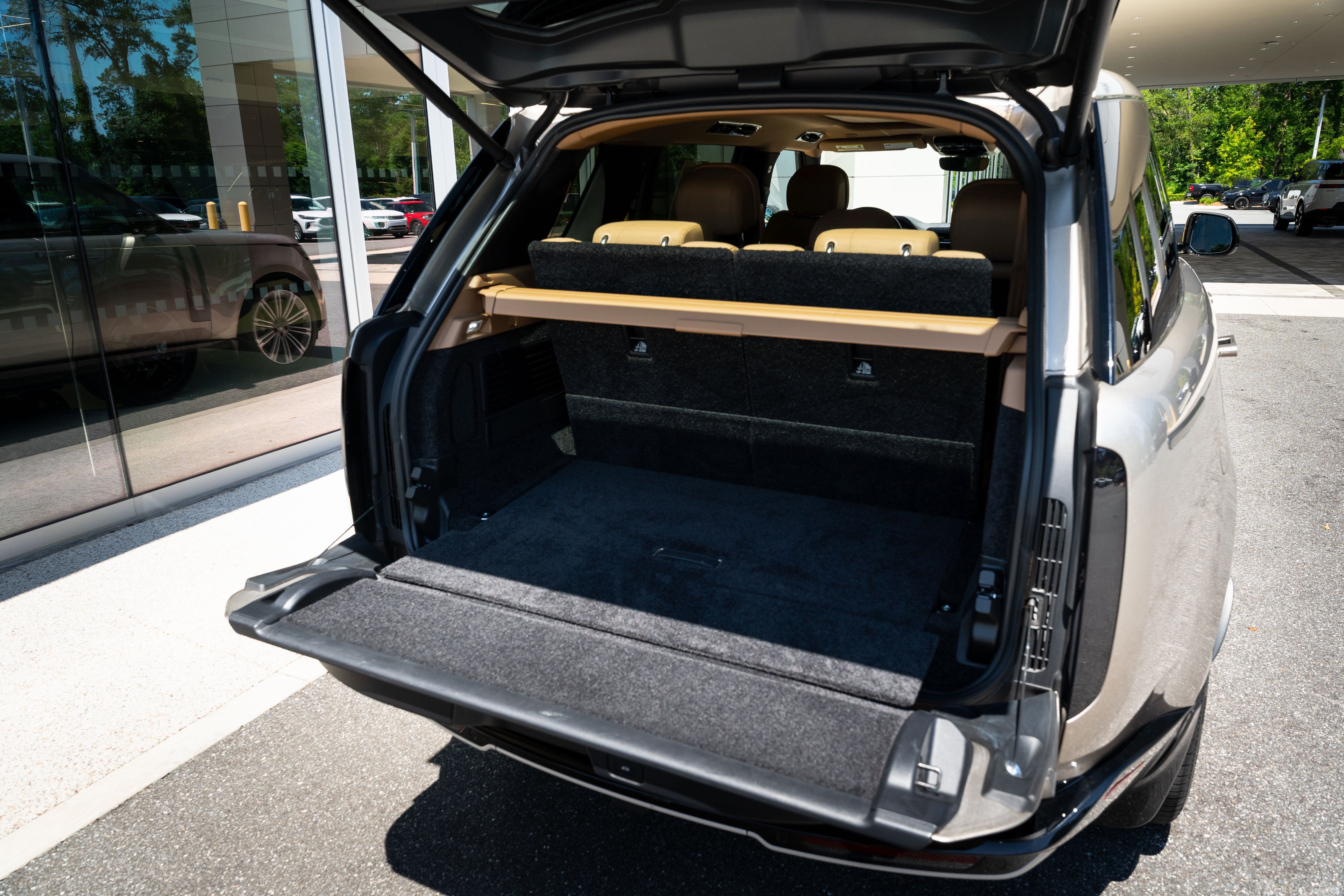 2025 Land Rover Range Rover SE LWB 7 Seat