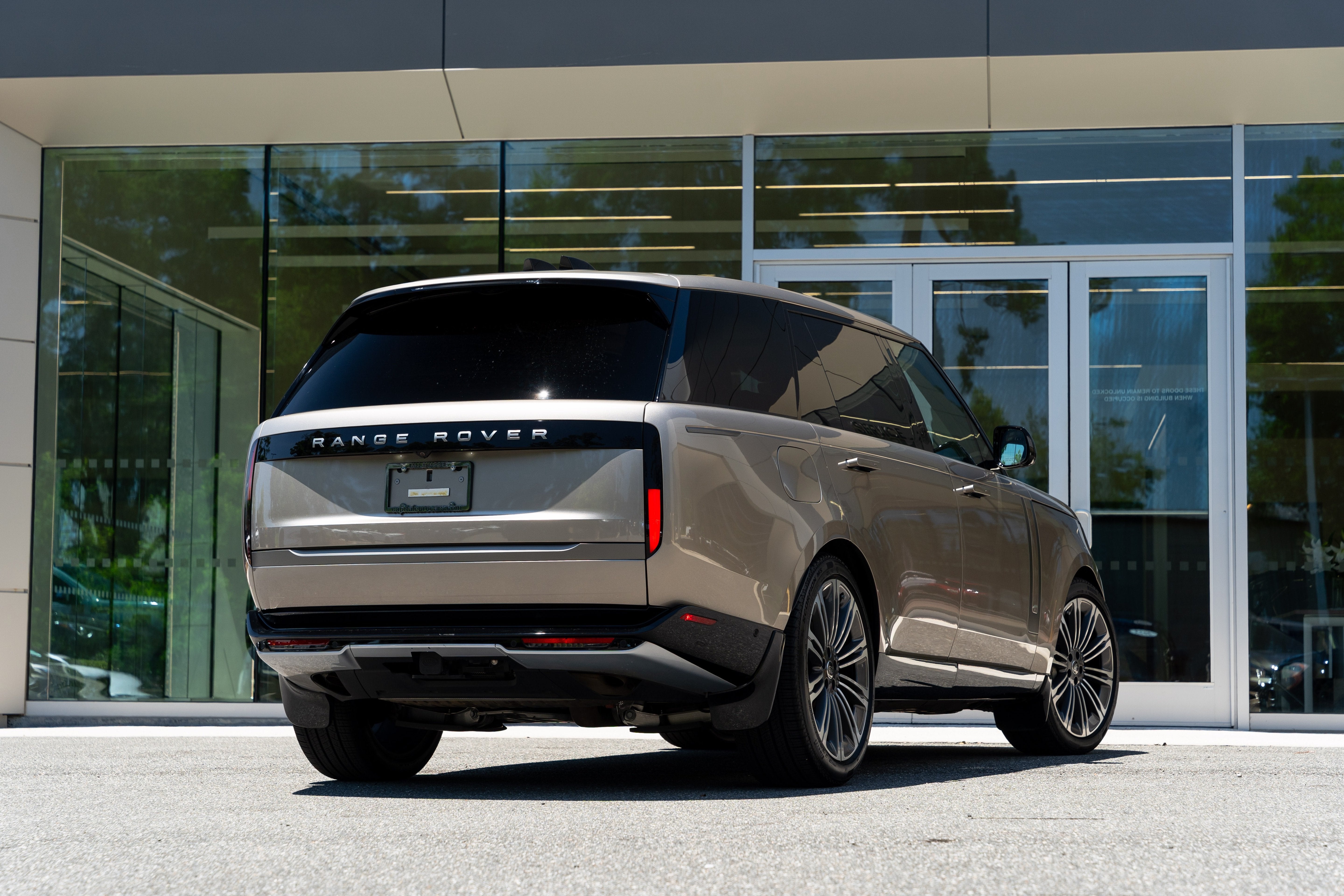 2025 Land Rover Range Rover SE LWB 7 Seat