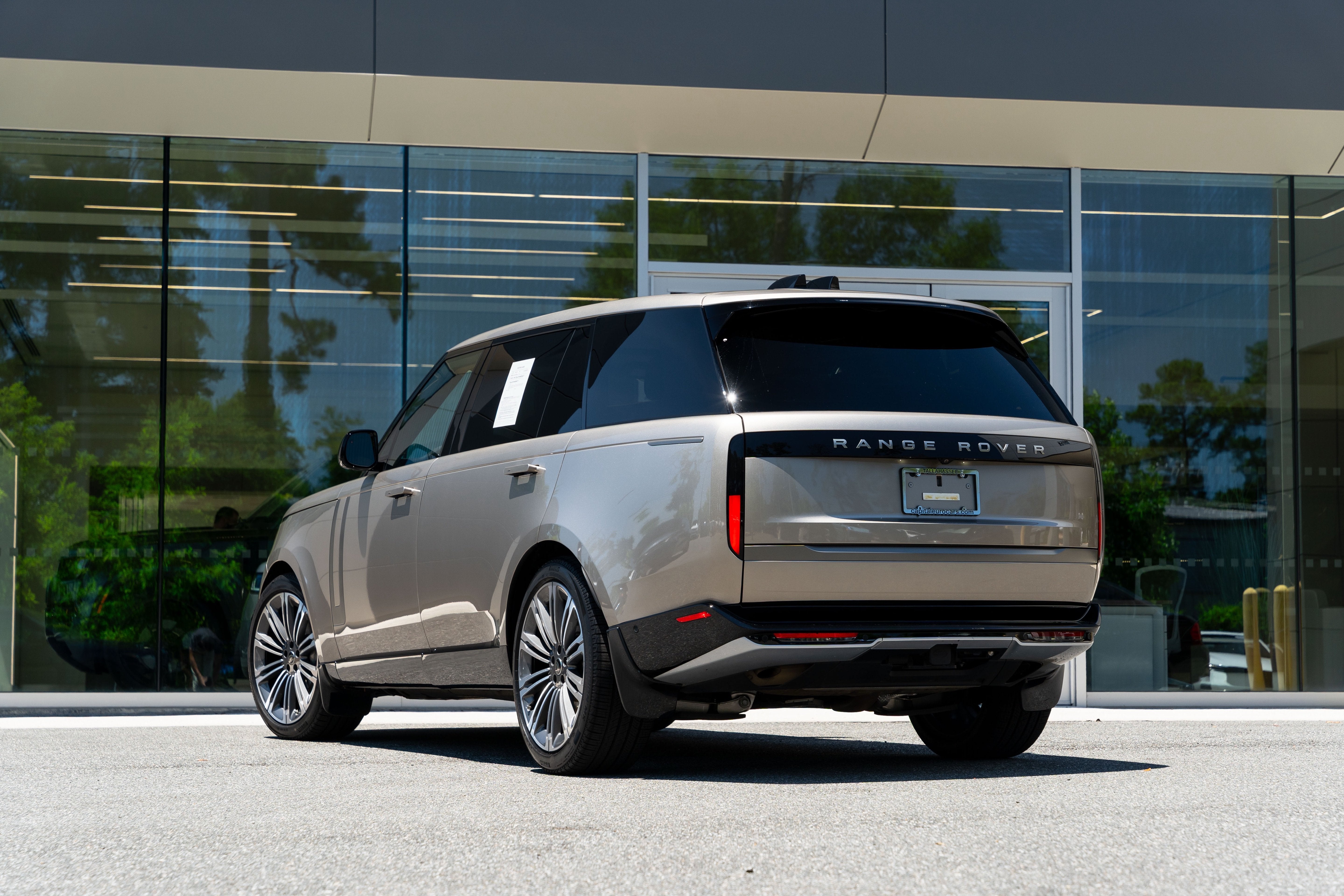 2025 Land Rover Range Rover SE LWB 7 Seat