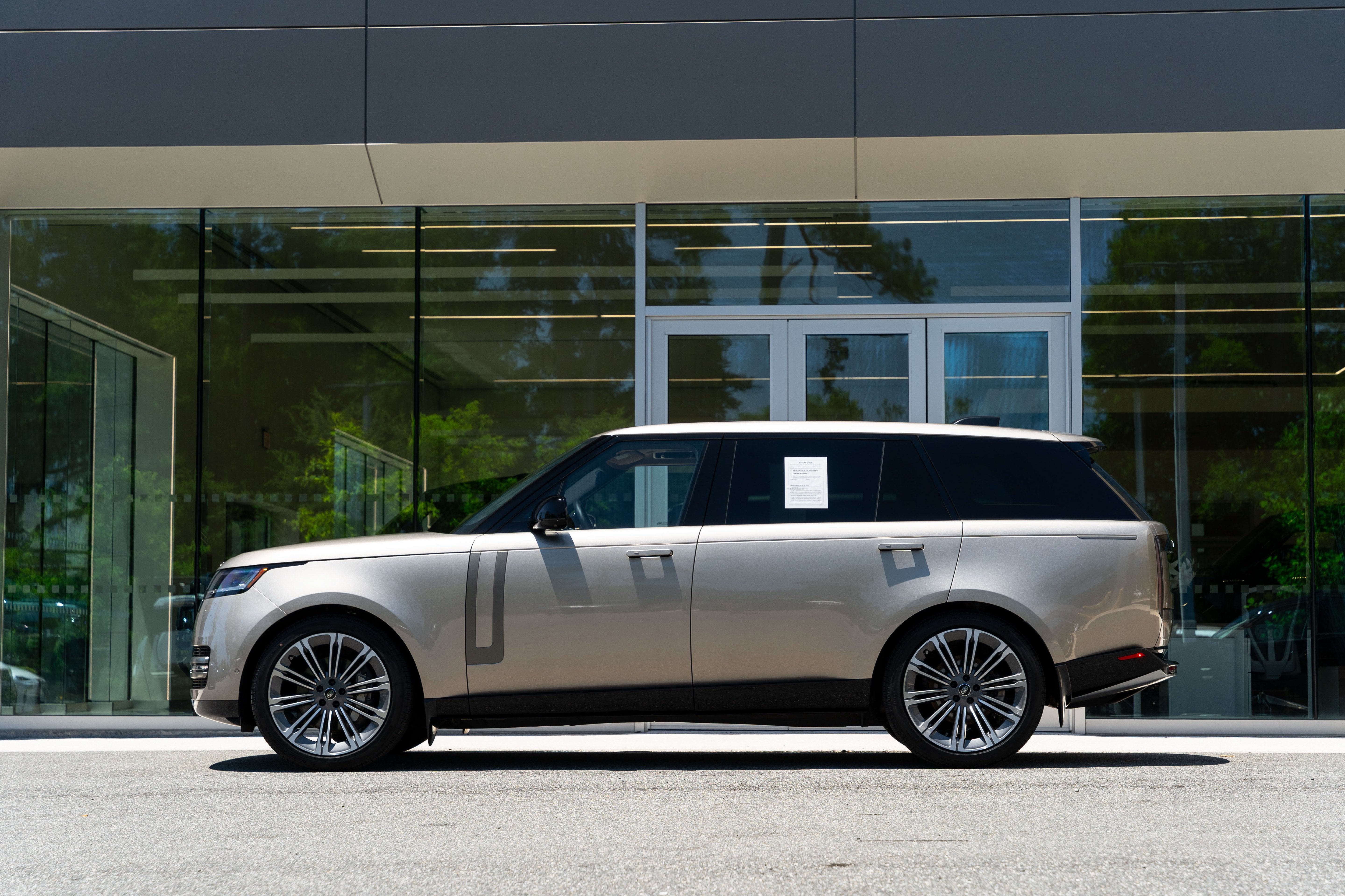 2025 Land Rover Range Rover SE LWB 7 Seat
