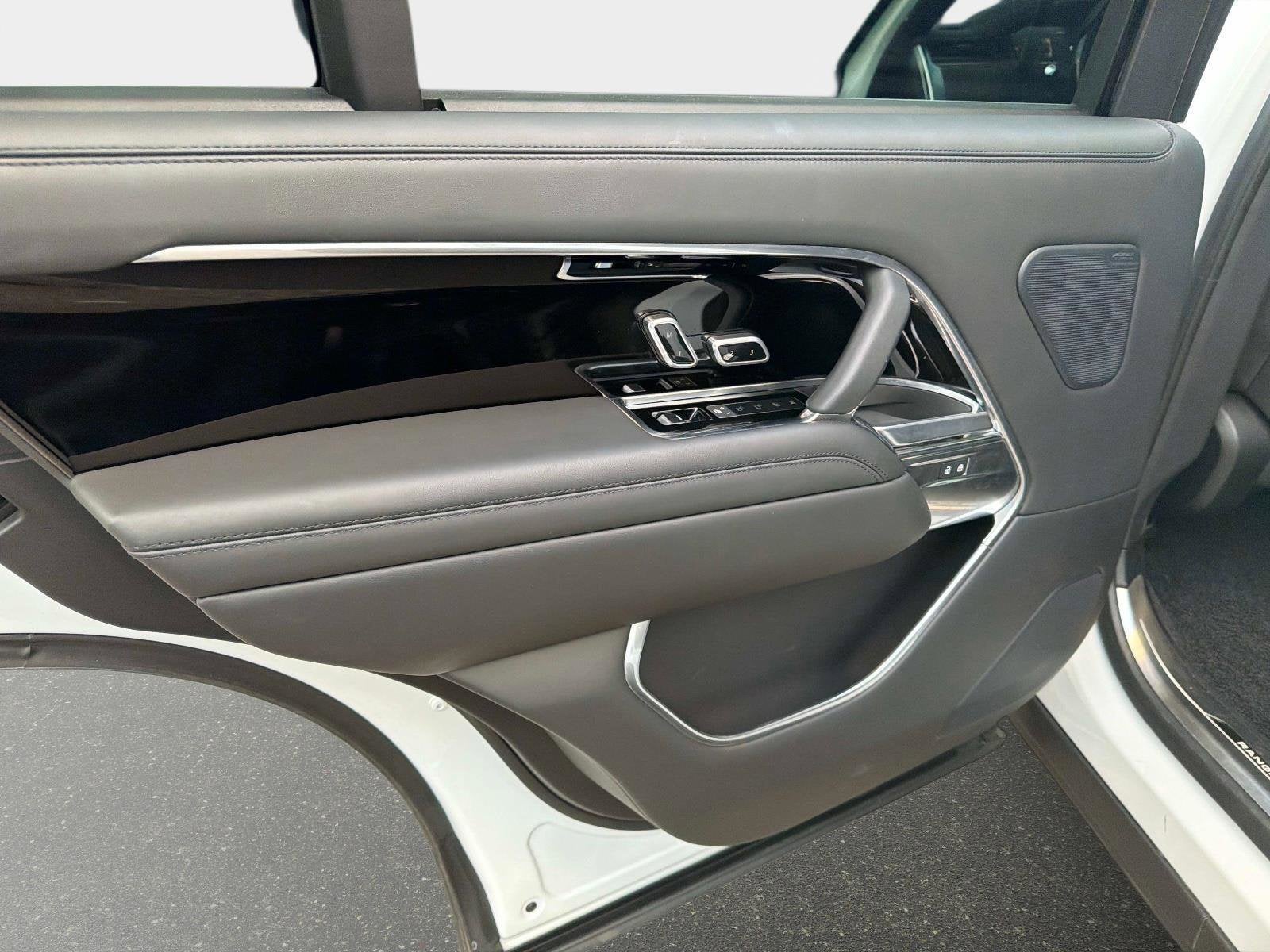 2025 Land Rover Range Rover SE