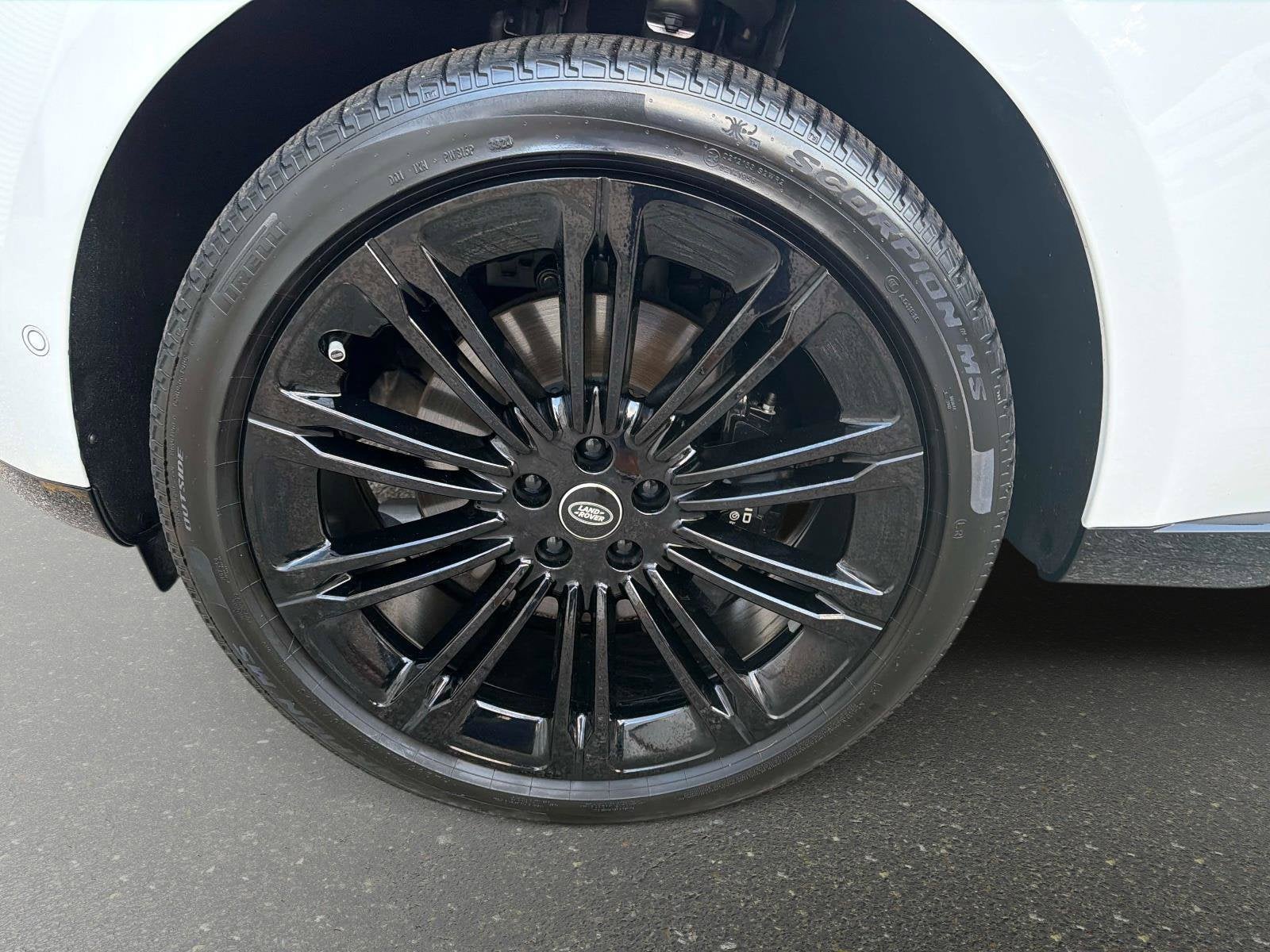 2025 Land Rover Range Rover SE