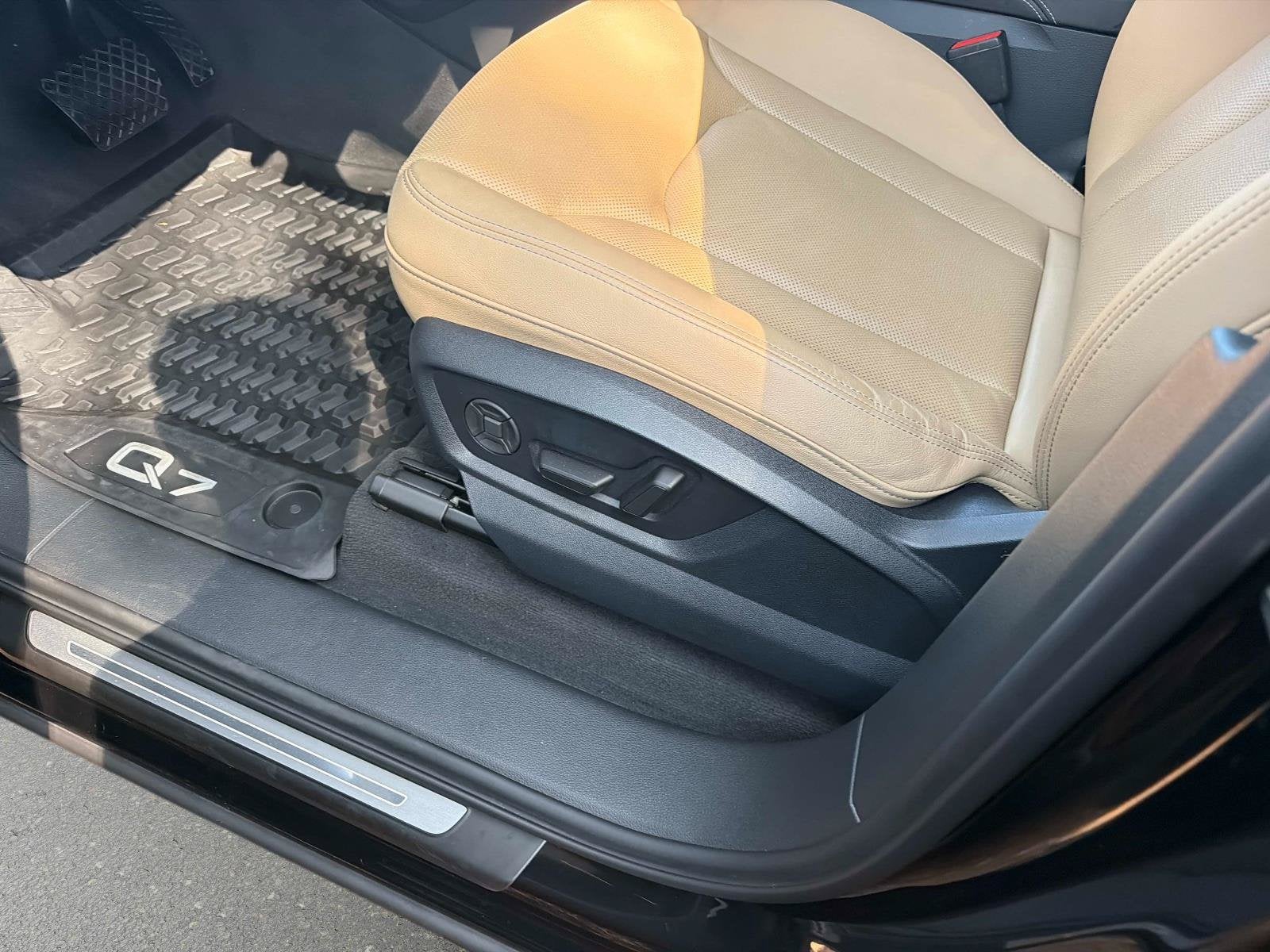 2025 Audi Q7 55 Premium Plus