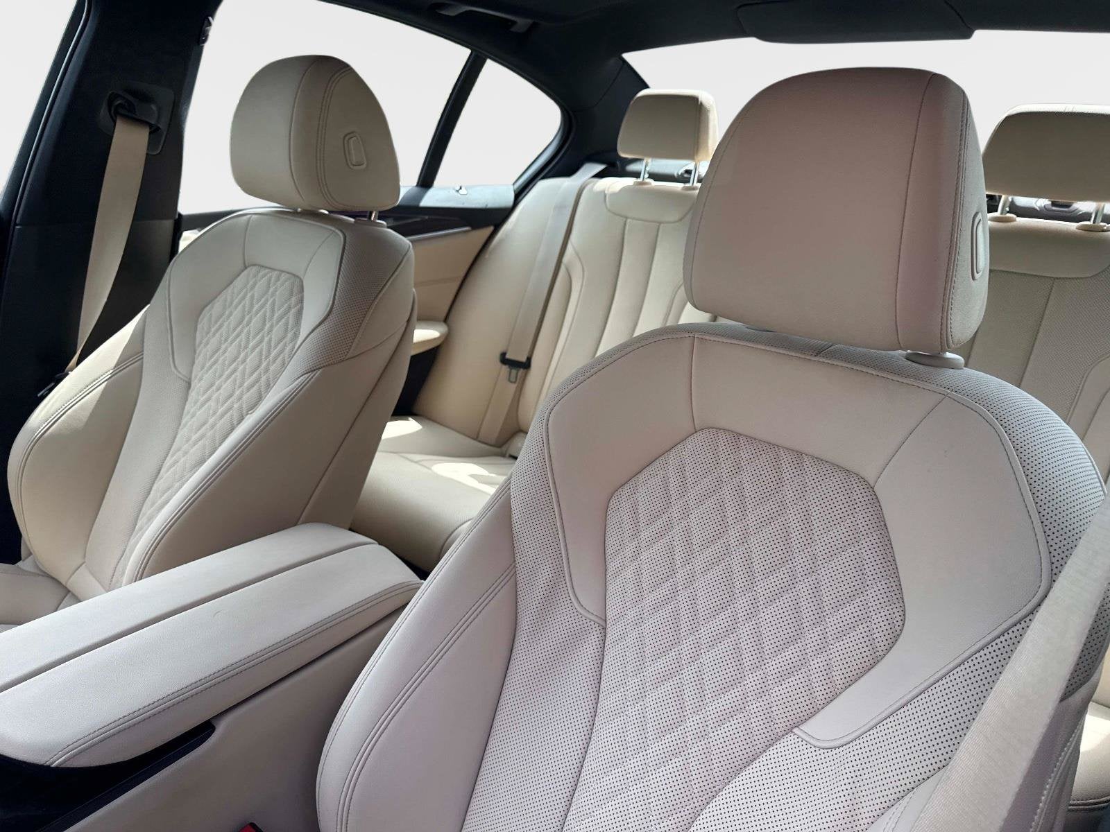 2023 BMW 540i 540i