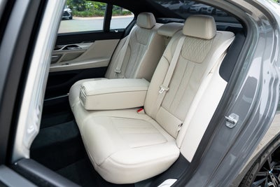 2021 BMW 7 Series 740i