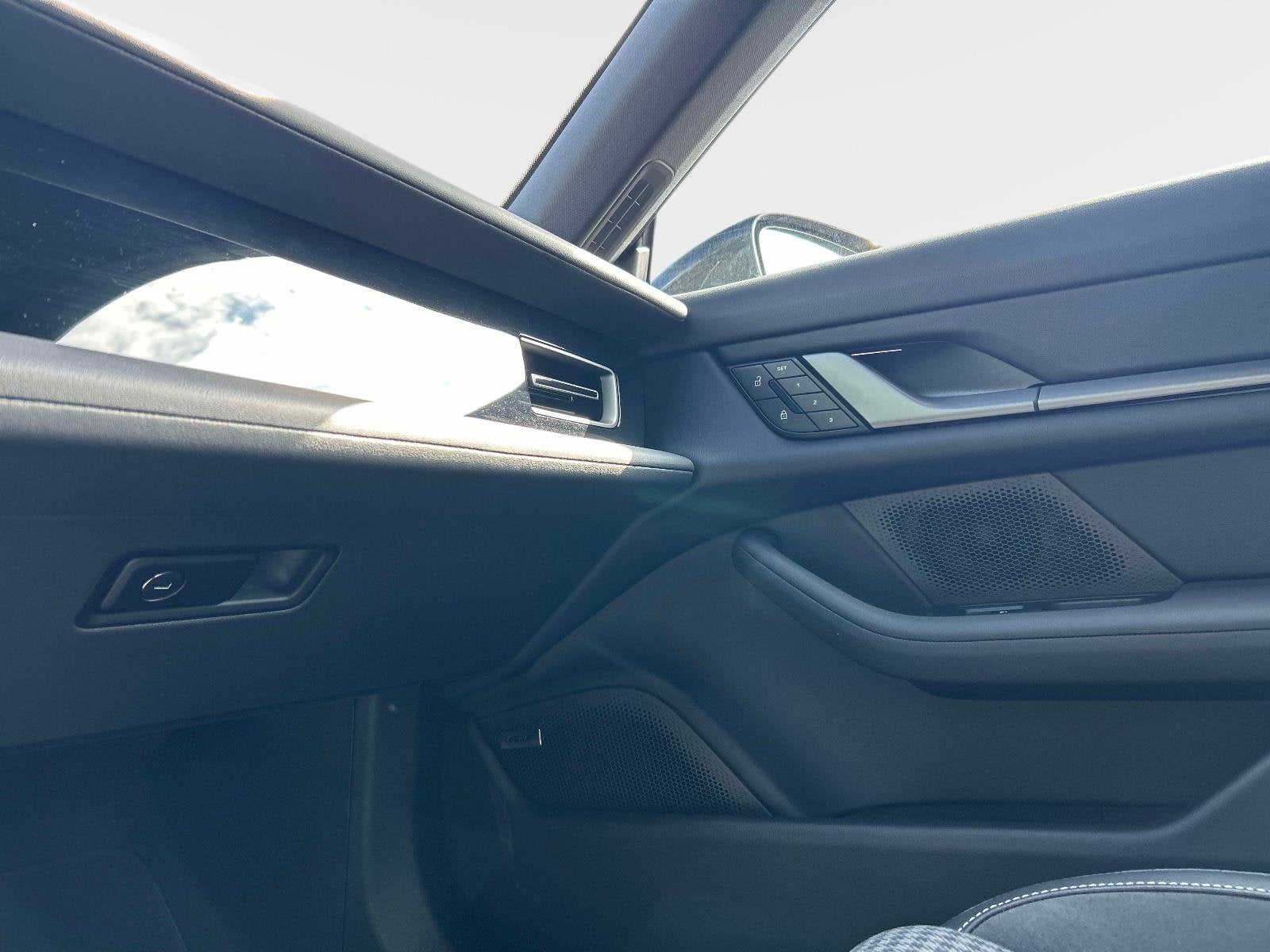 2025 Porsche Taycan 4