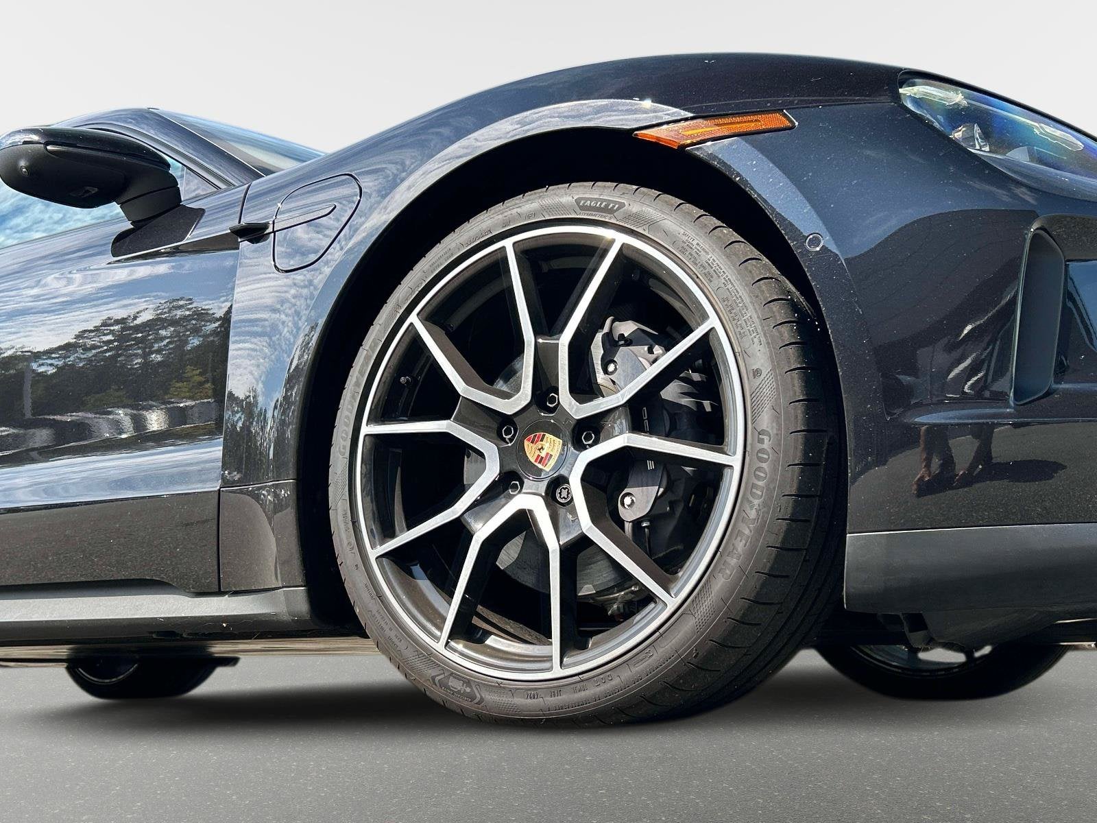 2025 Porsche Taycan 4