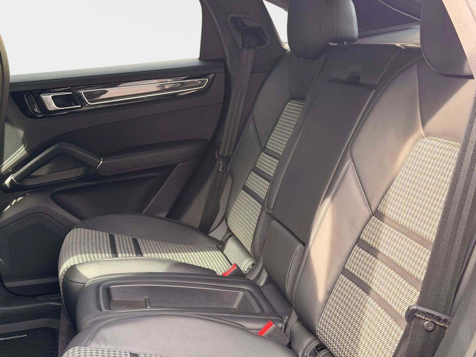 2021 Porsche Cayenne Coupe GTS