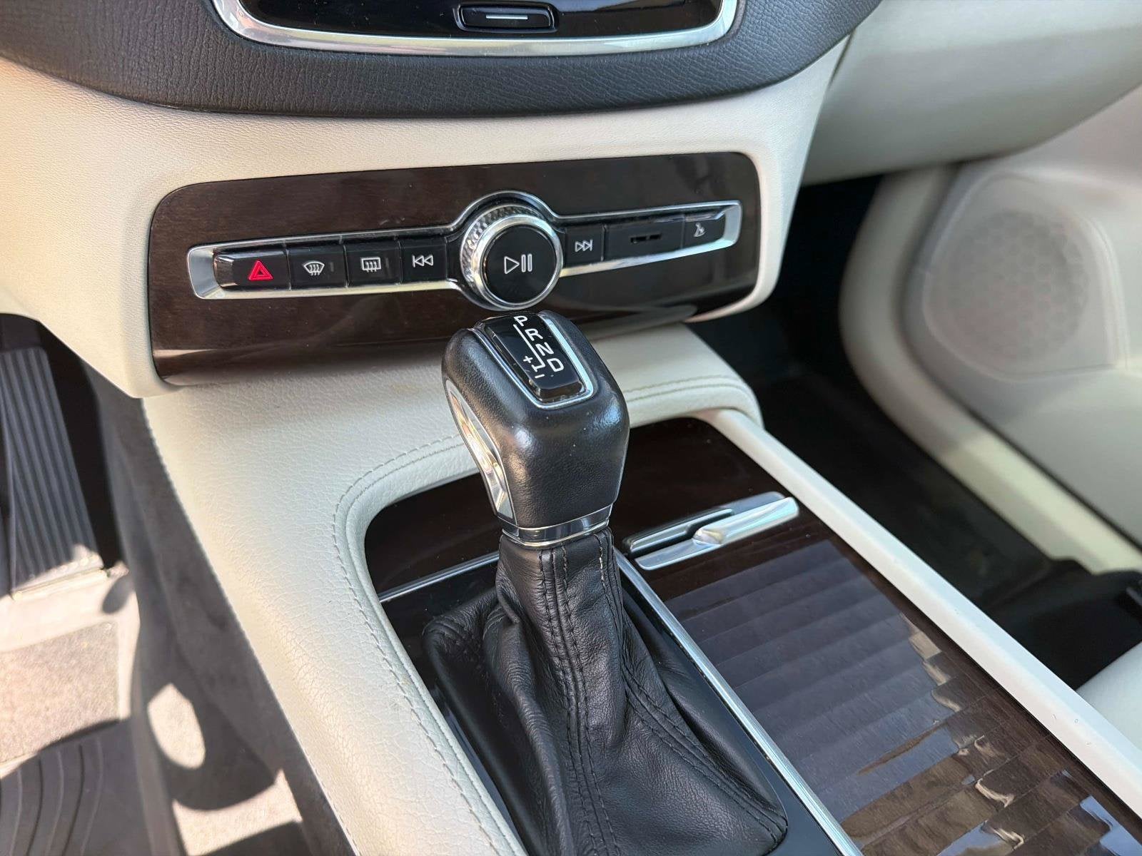 2019 Volvo XC90 T5 Momentum