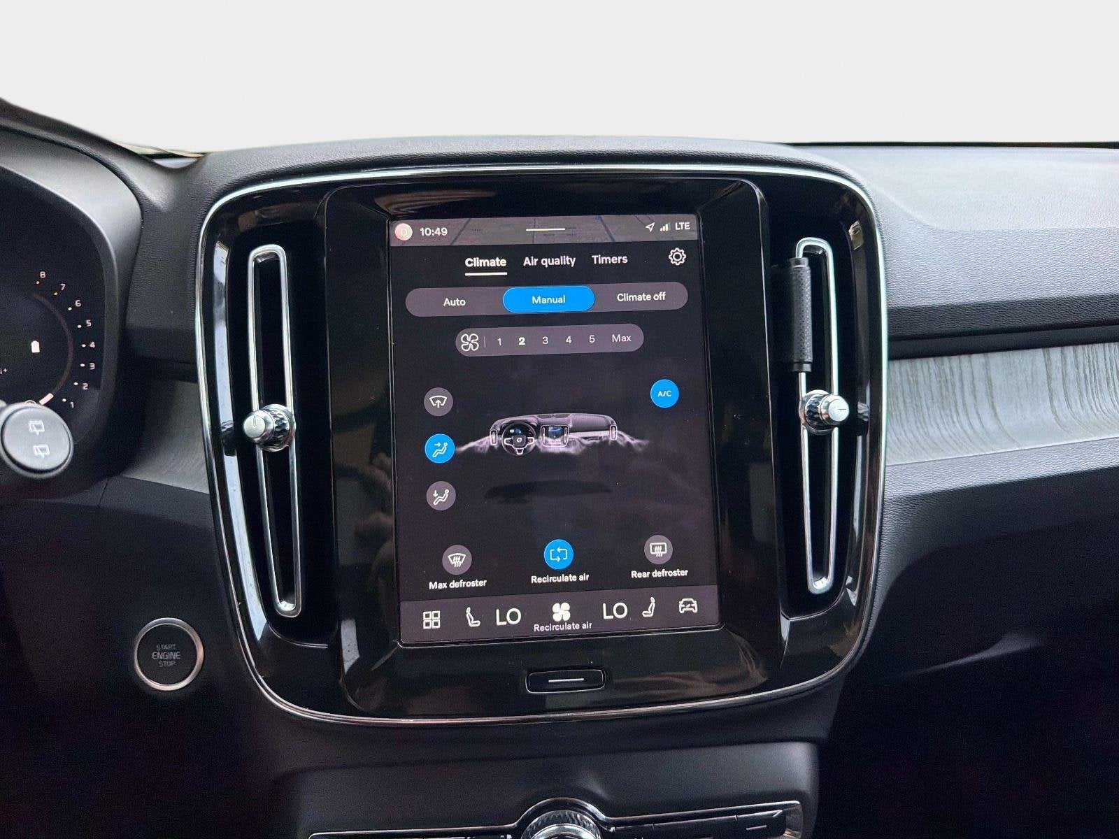 2025 Volvo XC40 B5 Plus Dark Theme