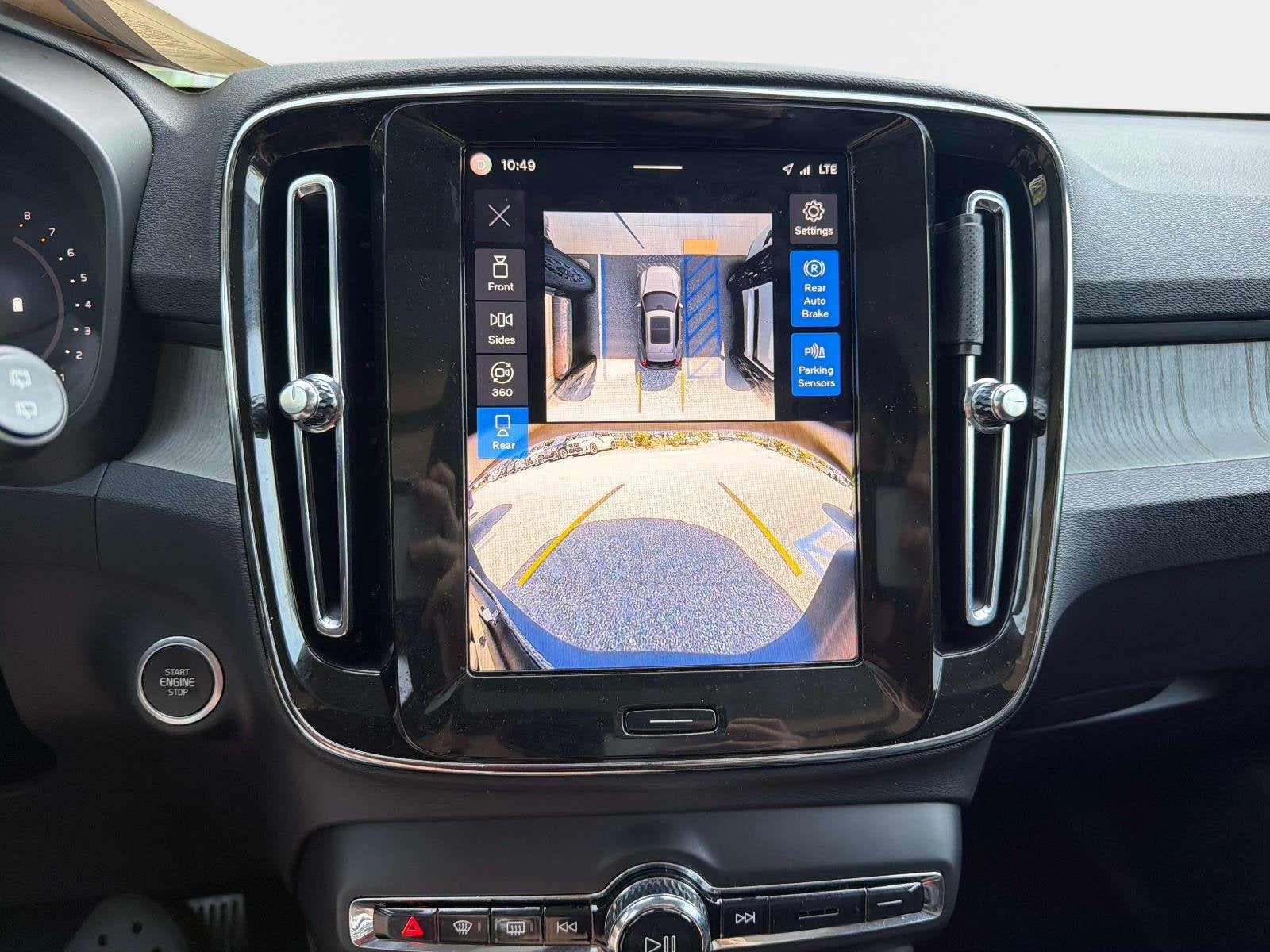 2025 Volvo XC40 B5 Plus Dark Theme