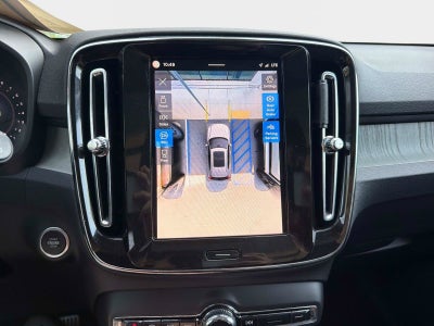 2025 Volvo XC40 B5 Plus Dark Theme