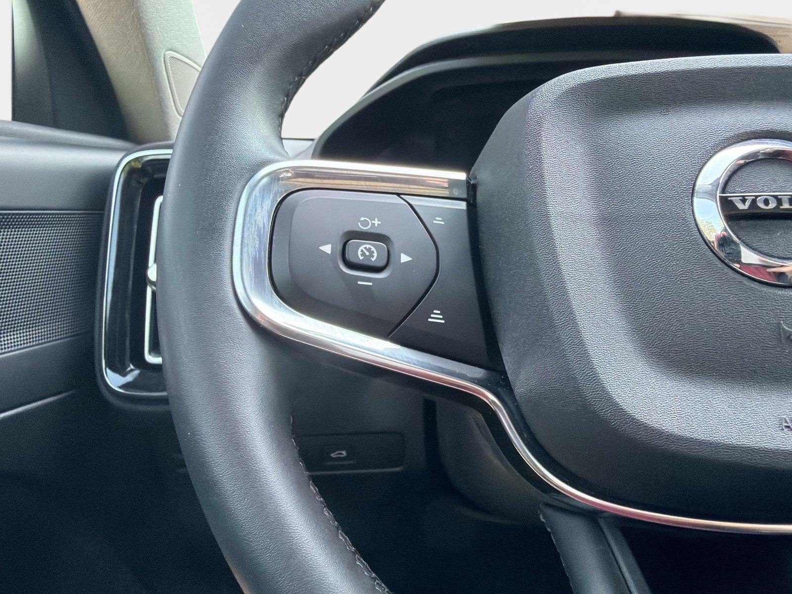 2025 Volvo XC40 B5 Plus Dark Theme