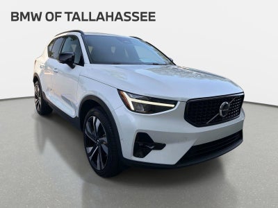 2025 Volvo XC40 B5 Plus Dark Theme