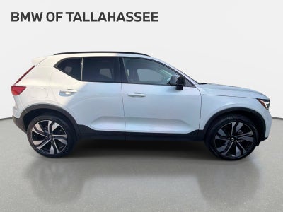 2025 Volvo XC40 B5 Plus Dark Theme