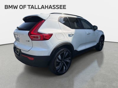 2025 Volvo XC40 B5 Plus Dark Theme